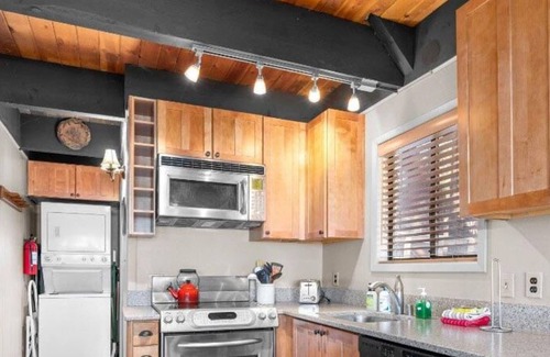 Incline Village Cottage | Quaint Cottage Among the Trees (MRC15)