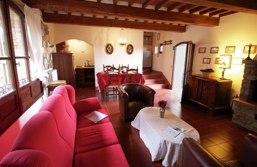 Scheggia Cottage | Quaint cottage with pool