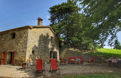 Scheggia Cottage | Quaint cottage with pool