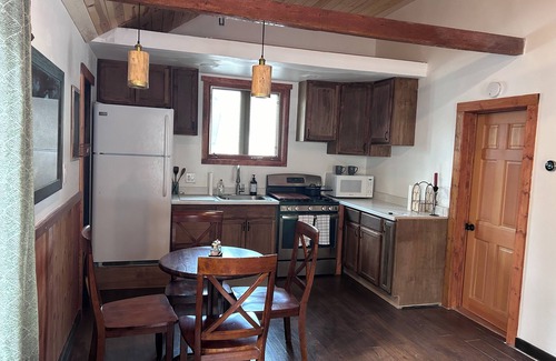 Tahoe Island Cabin | Quaint Cozy Cabin in Beautiful South Lake Tahoe Located Near The Lake and Trails