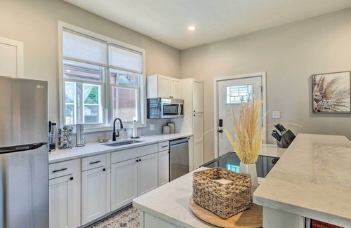 Near Eastside House | Quaint + Cozy Indianapolis Getaway w/Yard!