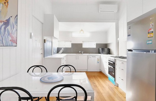 Toogoom House | Quaint, Cute, Pet Friendly Cottage Near The Beach