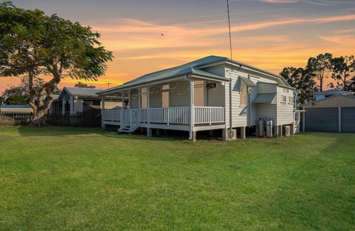 Toogoom House | Quaint, Cute, Pet Friendly Cottage Near The Beach