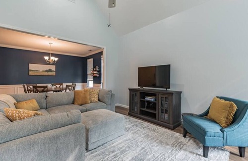 Harvest House | Quaint homey cottage style house in Harvest AL