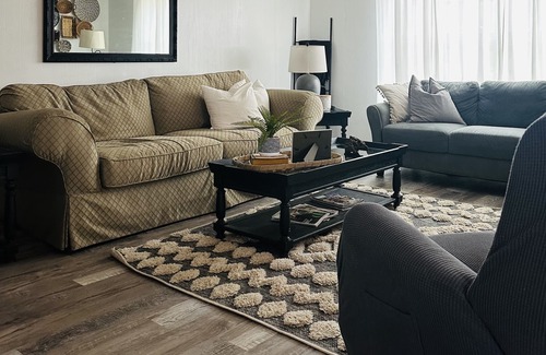 Hardwick House | Quaint Lake House