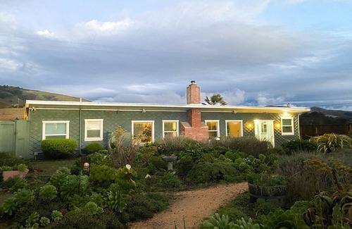 Bodega Bay Cottage | Quaint Ocean Getaway, Walk to Beach, Dogs Invitedn