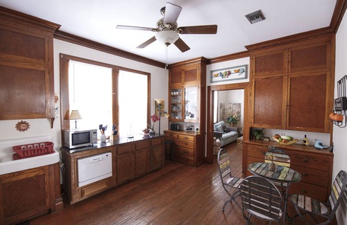 Foley House | Quaint Old House close to everything