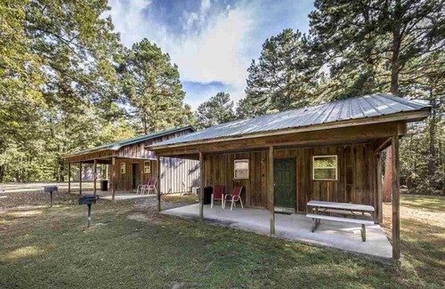 Eden Isle Cabin | Quaint One Bedroom Cabin Near Heber Springs Marina