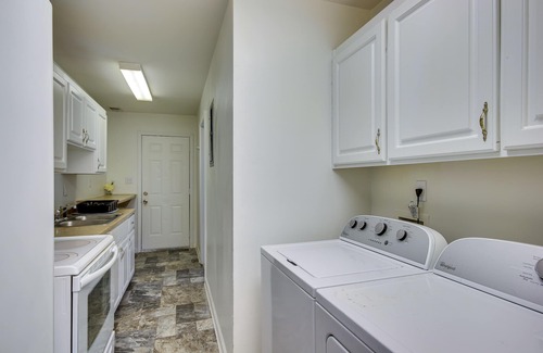 Orangeburg House | Quaint Orangeburg Townhome Near Hospitals & Campus