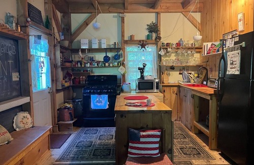 Mount Holly Cabin | Quaint, relaxing and cozy Cabin for your getaway!nn