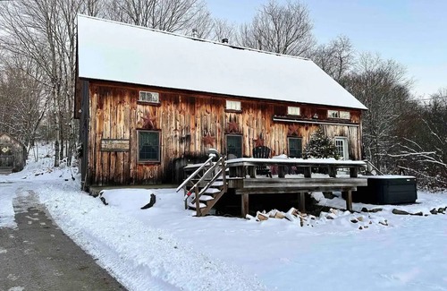 Mount Holly Cabin | Quaint, relaxing and cozy Cabin for your getaway!nn