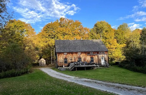 Mount Holly Cabin | Quaint, relaxing and cozy Cabin for your getaway!nn
