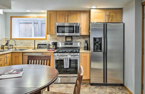 University District Apartment | Quaint Seattle Apt ~ 1 Mi to UW Campus!