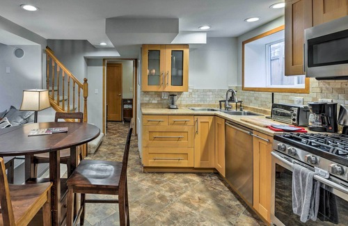 University District Apartment | Quaint Seattle Apt ~ 1 Mi to UW Campus!