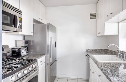 Union Square Apartment | Quaint Union Square 1BR, Doorman + Gym, near NYU by Blueground