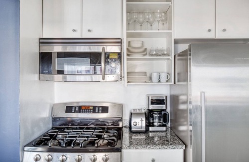 Union Square Apartment | Quaint Union Square 1BR, Doorman + Gym, near NYU by Blueground