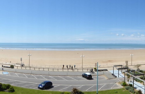 Saint-Jean-de-Monts Apartment | Quality apartment, facing the sea in Saint Jean de Monts, close to entertainment.