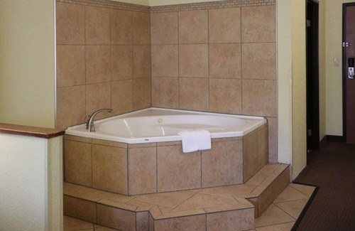 Evansville Hotel | Quality Inn East