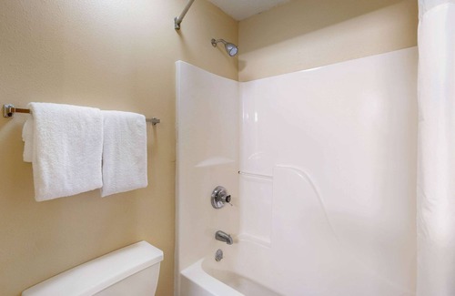 Storm Lake Hotel | Quality Inn - Storm Lake