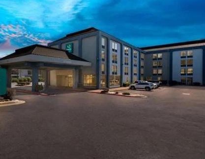 North Little Rock Hotel | Quality Inn & Suites North Little Rock