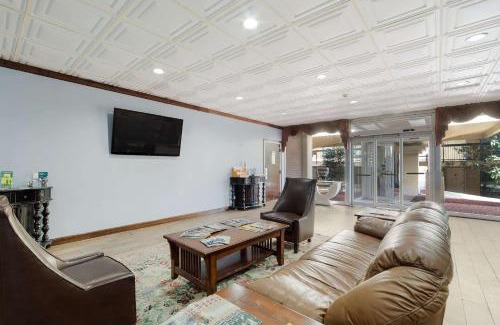 Statesboro Hotel | Quality Inn & Suites Conference Center Statesboro Historic District