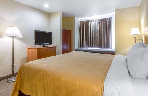 Santa Rosa Hotel | Quality Inn & Suites Santa Rosa