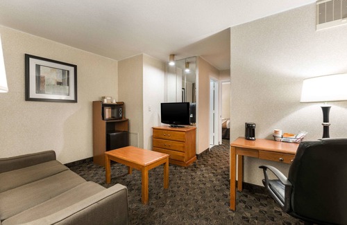 Portage Hotel | Quality Inn & Suites