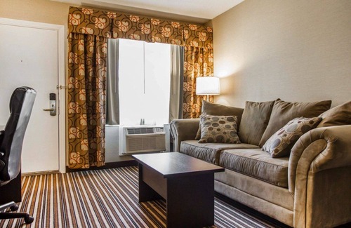 South Portland Hotel | Quality Inn & Suites