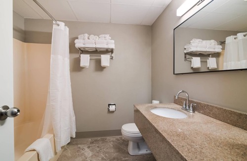 South Portland Hotel | Quality Inn & Suites