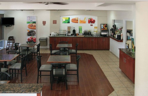 North Weeki Wachee Hotel | Quality Inn Weeki Wachee