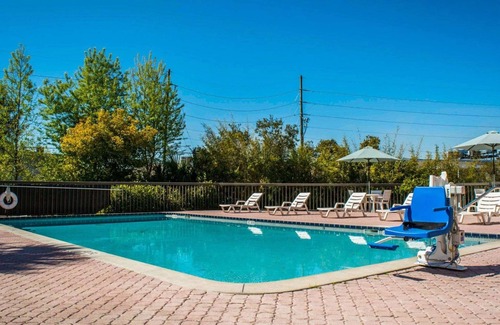 North Weeki Wachee Hotel | Quality Inn Weeki Wachee