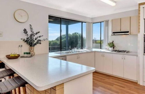 Silver Sands Apartment | Quamby on the Beach - Oceanfront, 4bed Townhouse