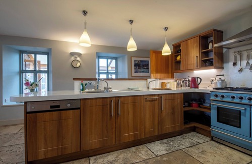 Munlochy Cottage | QUARRYFIELD, pet friendly, with hot tub in Inverness