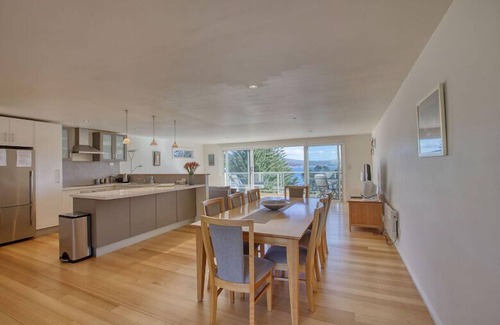 Binalong Bay Apartment | Quarterdeck Apartment