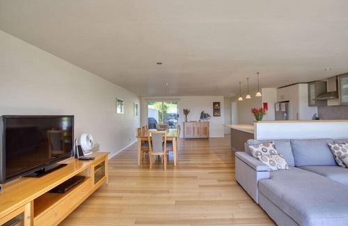 Binalong Bay Apartment | Quarterdeck Apartment