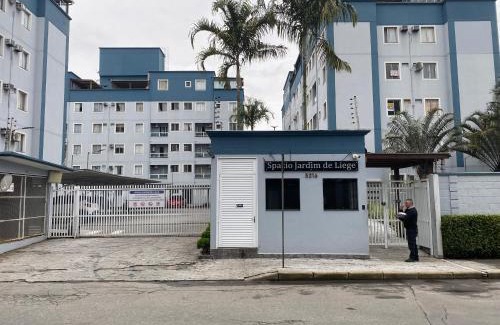 Zona Industrial Norte Apartment | Quarto aconchegante com banheiro