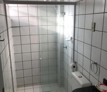 Bessa Apartment | Quarto com banheiro e ar privativos Demais areas do ap compartilhadas com o anfitriao 500m da Praia do Bessa