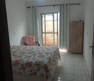 Jau House | Quarto Privado com Banheiro Compartilhado