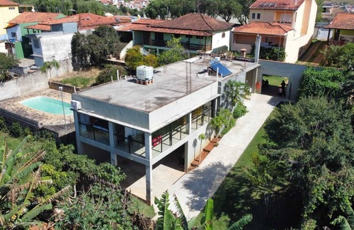 Cambui House | Quarto Privativo com Banheiro Externo de uso Exclusivo