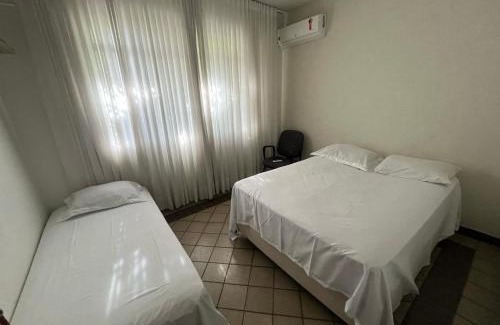 Goiania House | Quartos Quintal Bueno! Com ar, tv e internet no melhor bairro de Goiânia! Perto do Goiânia Shopping, Parque Areião Hospital Premium Mater Dei OVG Vaca Brava Marista Campo do Goiás!
