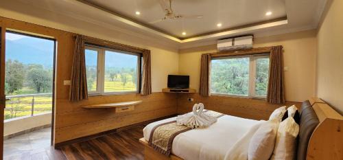 Sidhpur Hotel | Quartz Himalayan Brothers