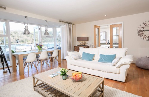 Dartmouth Cottage | QUAYSIDE, DART MARINA, family friendly, with a garden in Dartmouth