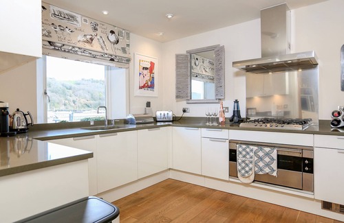 Dartmouth Cottage | QUAYSIDE, DART MARINA, family friendly, with a garden in Dartmouth