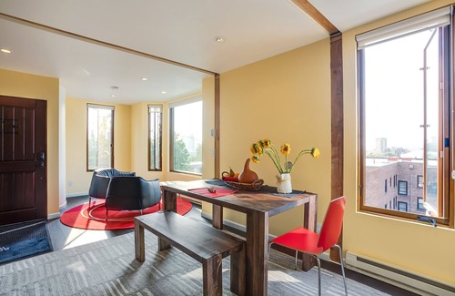 East Queen Anne House | Queen Anne Castle, 1 Bedroom with Sweeping City and Sound Views, 8days max.
