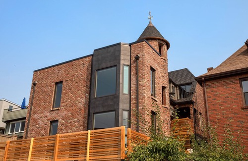 East Queen Anne House | Queen Anne Castle, 1 Bedroom with Sweeping City and Sound Views, 8days max.