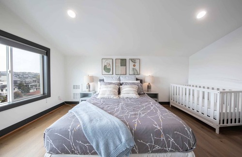 East Queen Anne House | Queen Anne Modern Home Free Parking |SLU| Gym