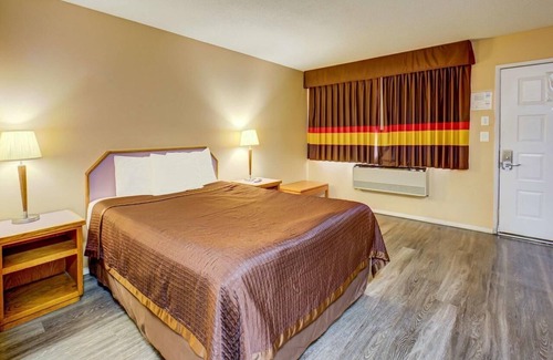 Ashland Hotel | Queen Bed Room, Scottish Inns Ashland, Right Off Interstate 5, Free Parking