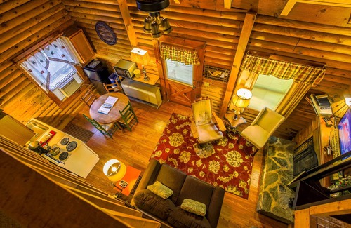 Blowing Rock Cabin | Queen Bedroom with Loft