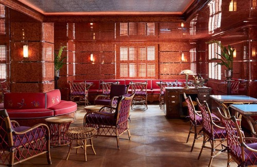 Mount Vernon House | Queen Comfort at Ulysses Hotel: Charming Decor & Steps from Cultural Gems