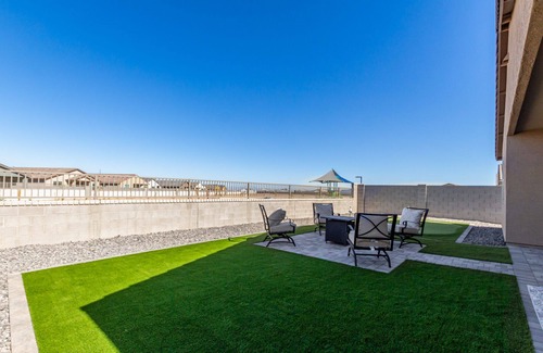 San Tan Valley House | Queen Creek Putting Green & More